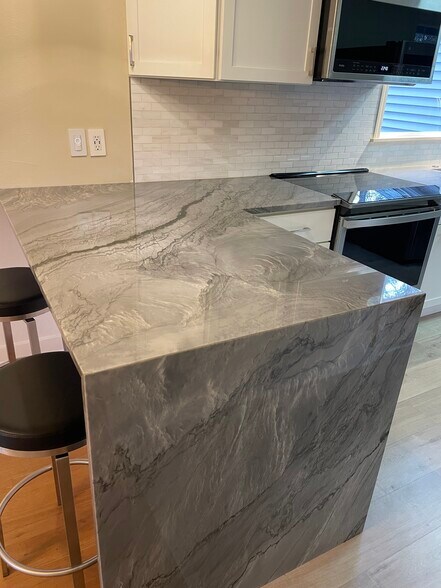 Building Photo - 206 Eastwood Ave