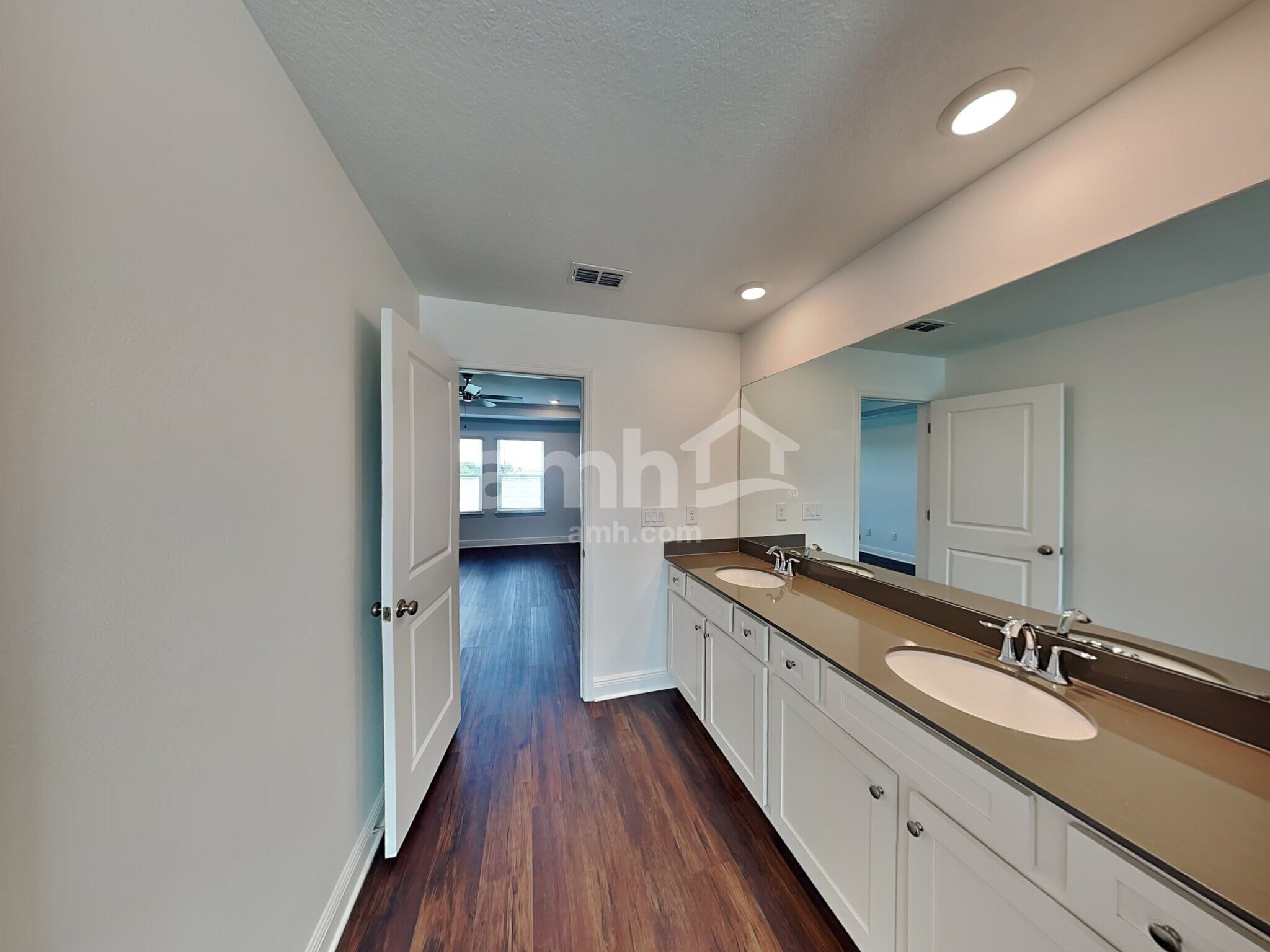 Building Photo - 14625 Cedar Ml Dr
