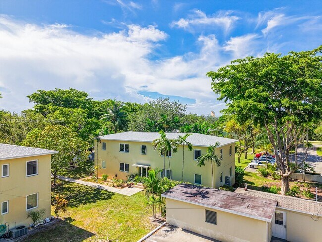 Building Photo - 7635 SW 56th Ave