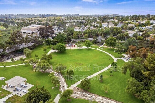 Building Photo - 7789 Paseo La Jolla