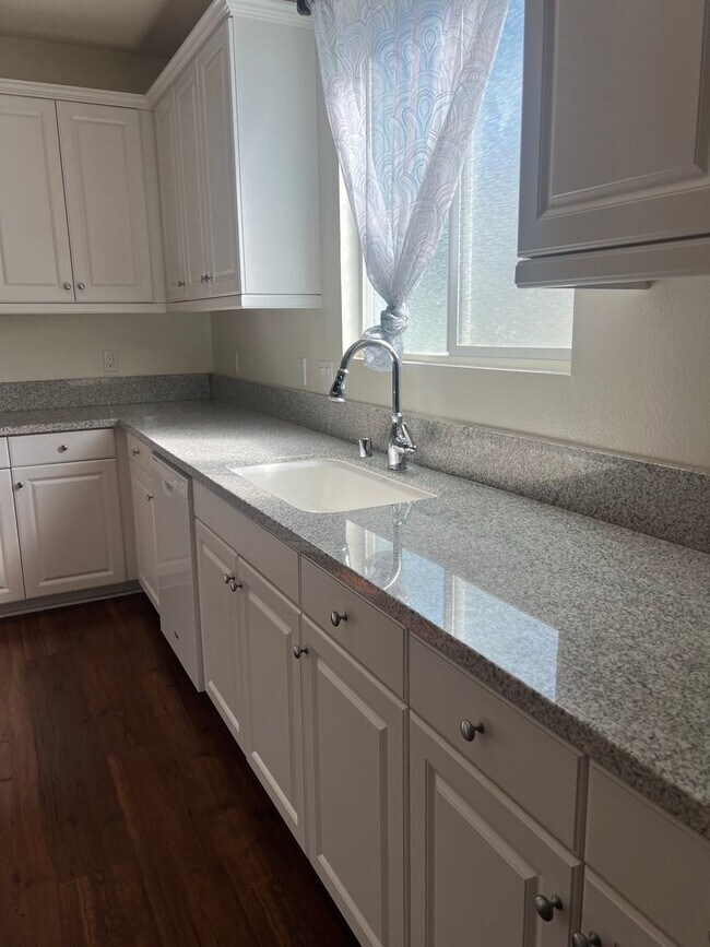 Building Photo - *Move In Special - $200 Off First Months Rent! 3 Bedroom Plus Bonus Room Single Family Home For R...