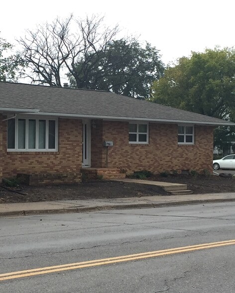Front Entrance - Sixth Avenue - 521 6th Avenue Northeast