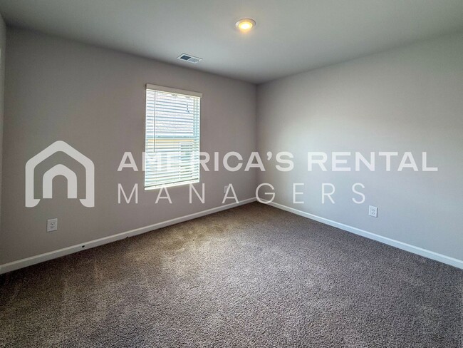 Building Photo - 470 Antler Wy