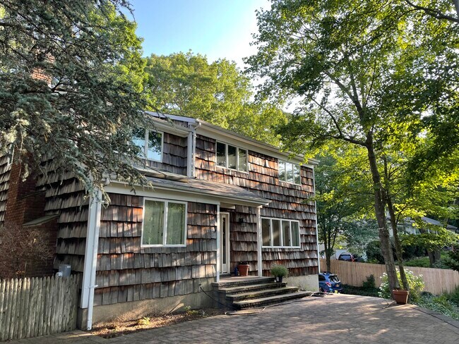 Primary Photo - 33 Pilgrim Dr