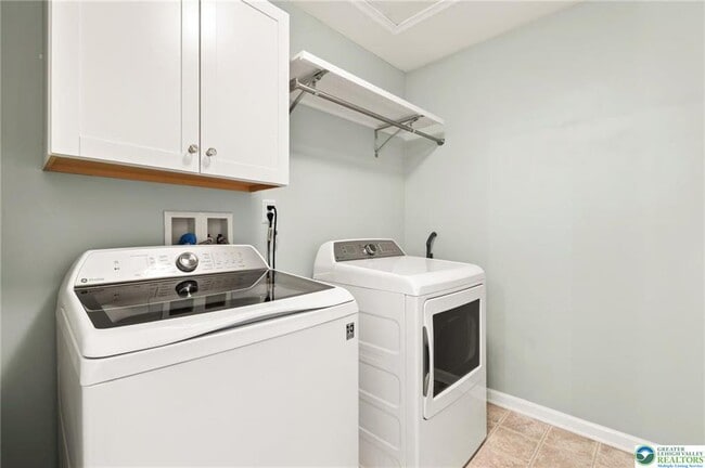 Building Photo - 5985 Saratoga Ln