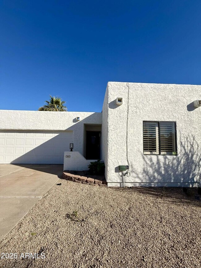 Building Photo - 313 S Desert Ave