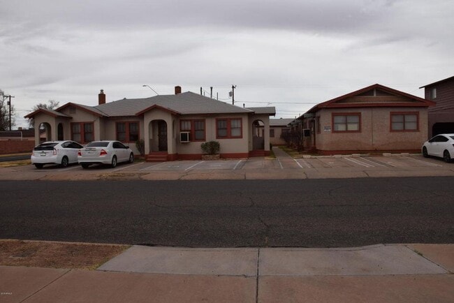 Building Photo - 405 W Oak St