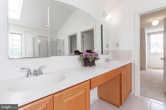 Building Photo - 17 Landon Way