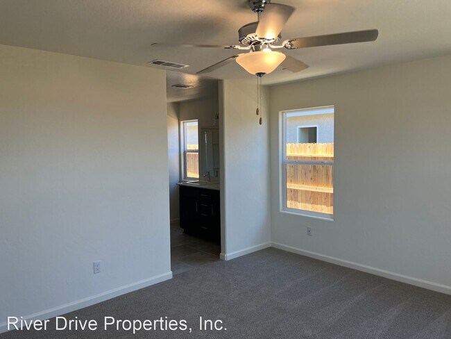 Building Photo - 4 br, 3 bath House - 288 Grand Canyon