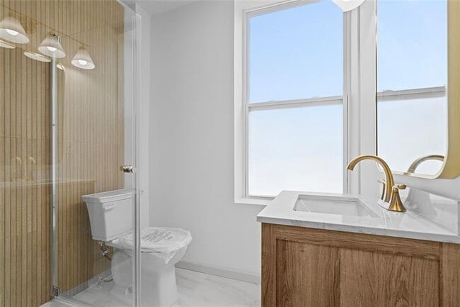 Building Photo - 295 38th St