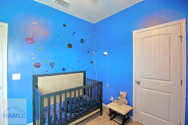 Building Photo - 452 Huntington Dr