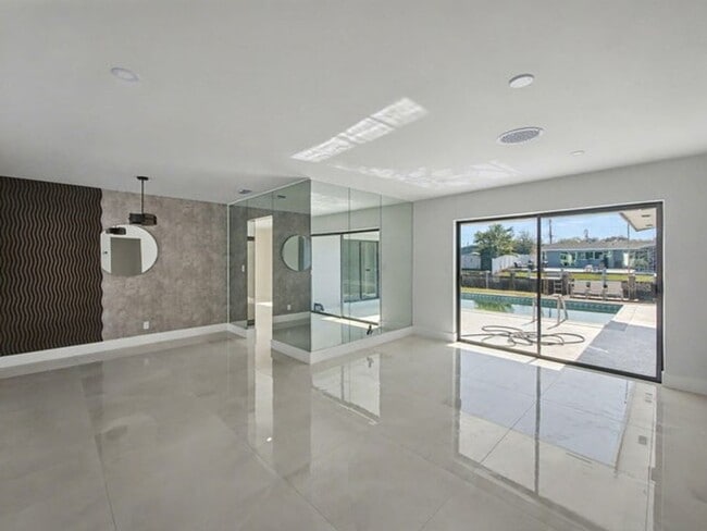 Building Photo - 1940 NW 32nd St