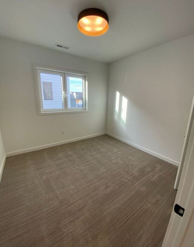 Building Photo - Single Family HOME with 3 Bedrooms 2 1/2 B...