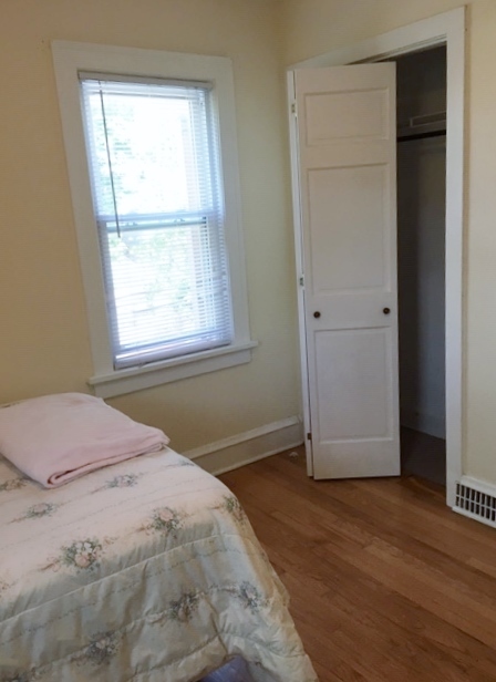 Bedroom 1 with enlarged closet - 1612 E Menlo Blvd