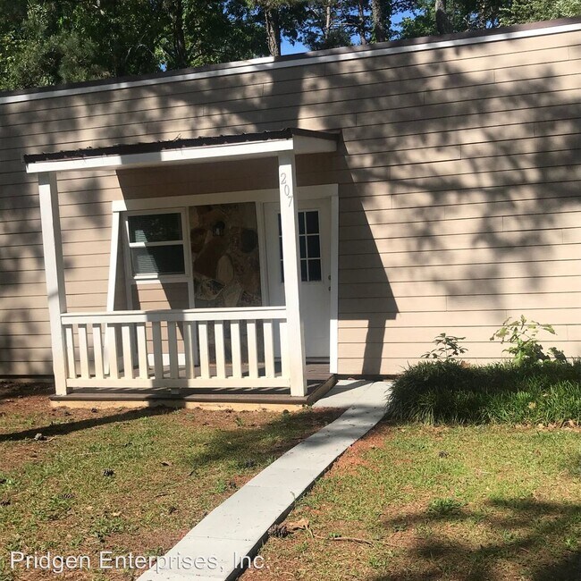 Building Photo - 205-207 Rustwood Dr