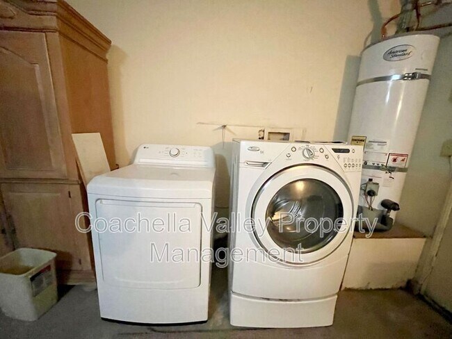 Building Photo - 112 Avellino Cir