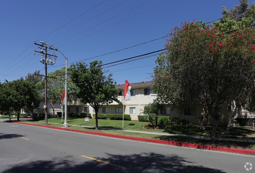 Primary Photo - Aventine Court Apartments