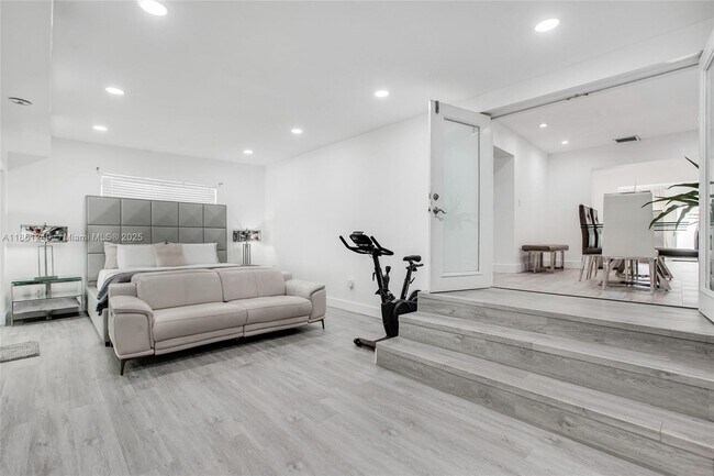 Building Photo - 3675 SW 26th St
