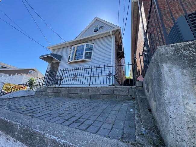 Building Photo - 8906 Tonnelle Ave