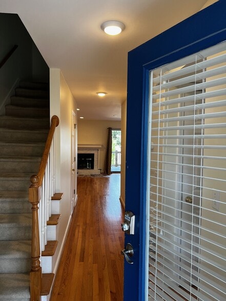 Building Photo - 2029 Eastwood Rd