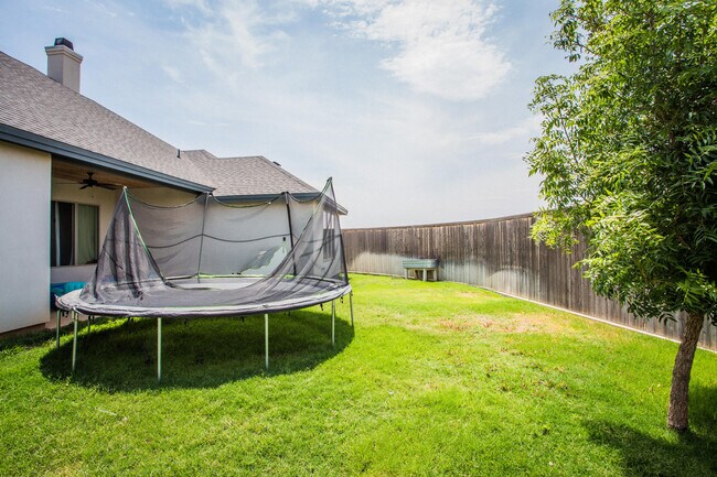 Building Photo - 23 Wilshire Blvd