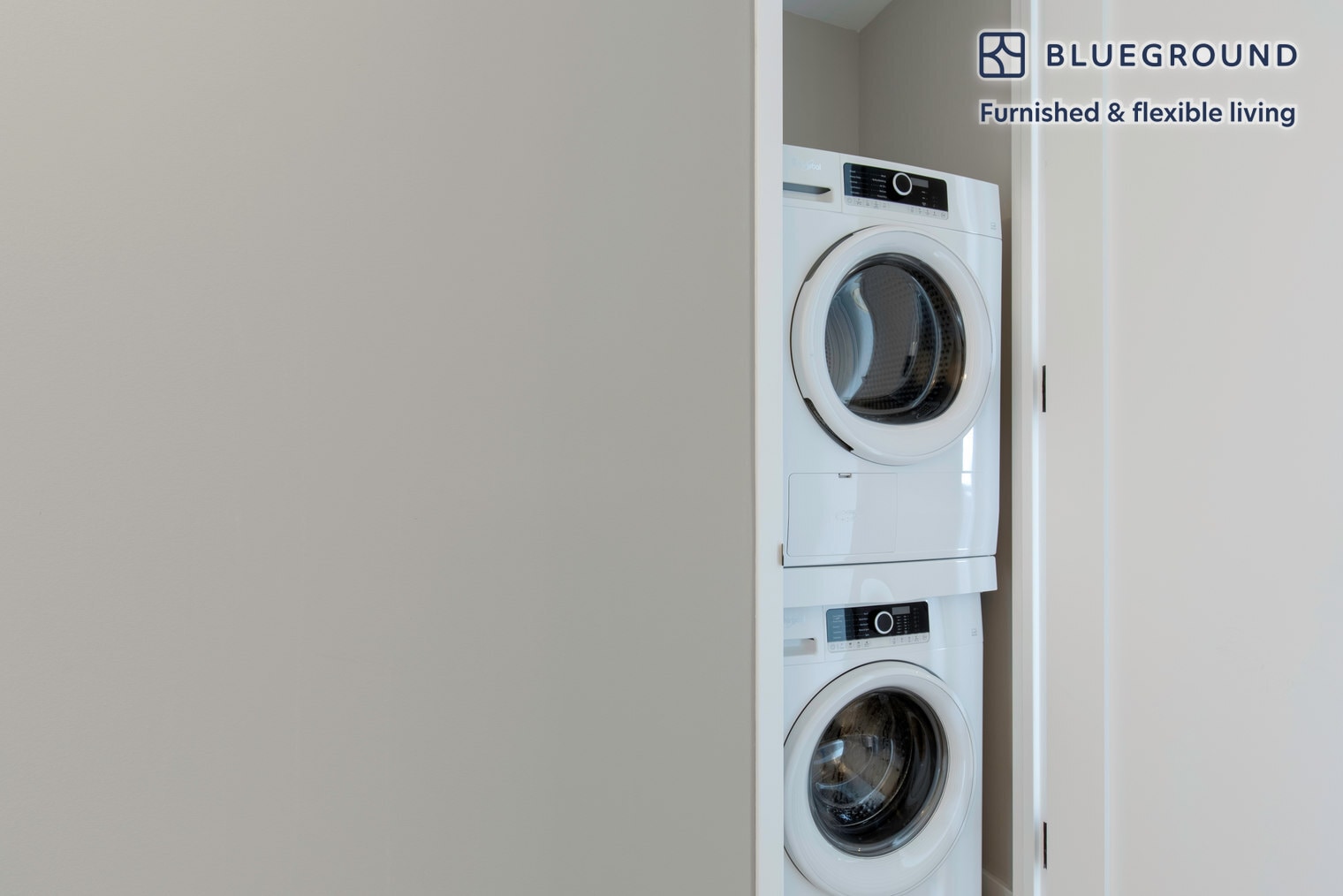 Building Photo - 560 W 43rd St