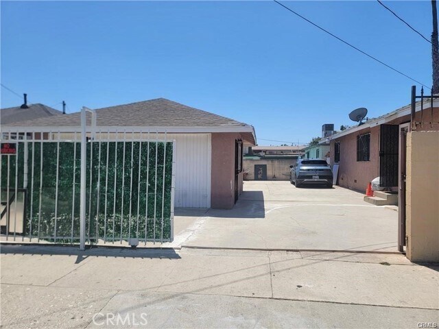 Building Photo - 10202 S Doty Ave