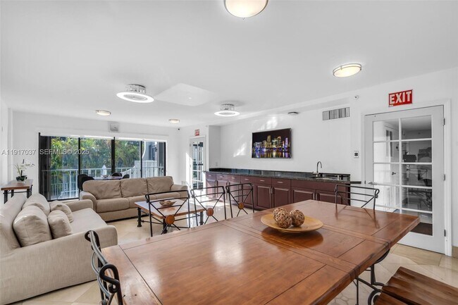 Building Photo - 575 Crandon Blvd