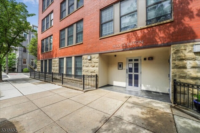 Building Photo - 1100 Clinton St