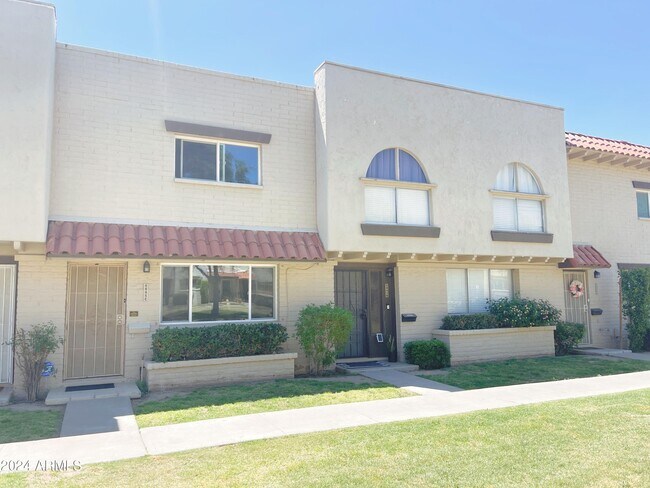 Primary Photo - 6845 E Osborn Rd