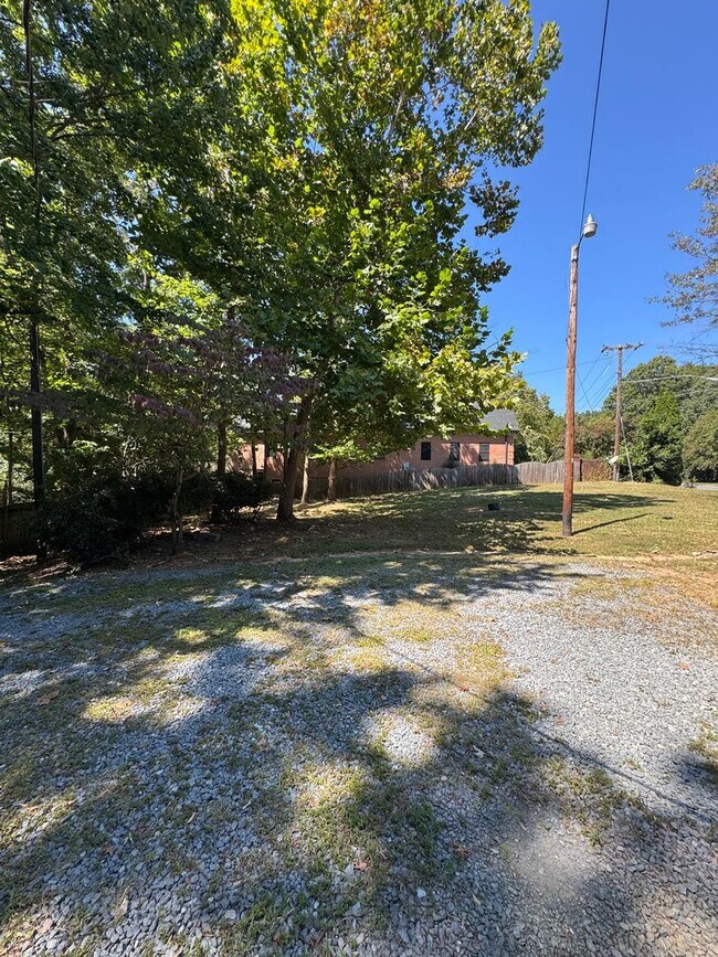 Building Photo - Live at the Center of Modern Conveniences & Entertainment.(500.00 off first full months rent)