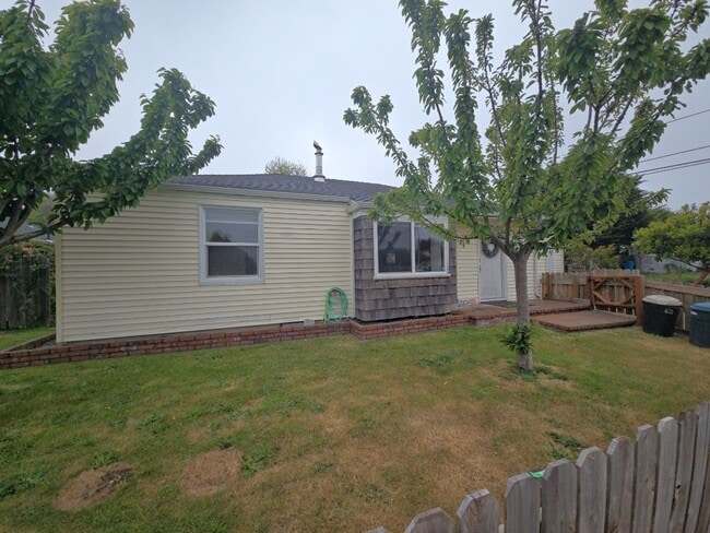 Building Photo - Beautifully designed 2BD/1BA home located near Henderson Center!