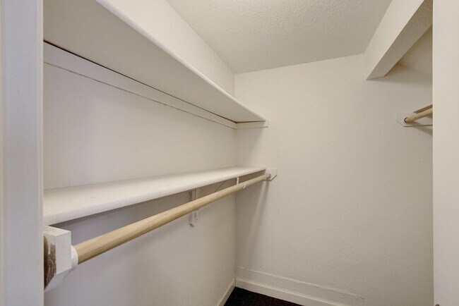 Building Photo - J17