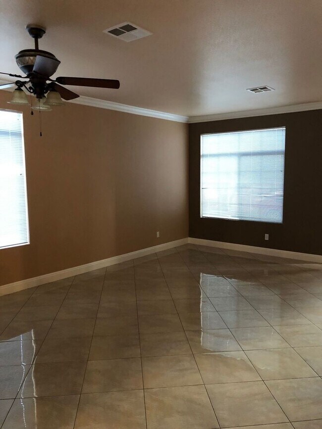 Building Photo - Sunridge