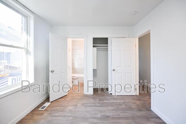 Building Photo - 627 23rd St