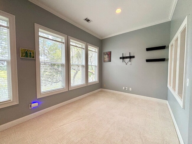 Building Photo - 3 Bedroom Townhouse W/ Sunset Water Views!