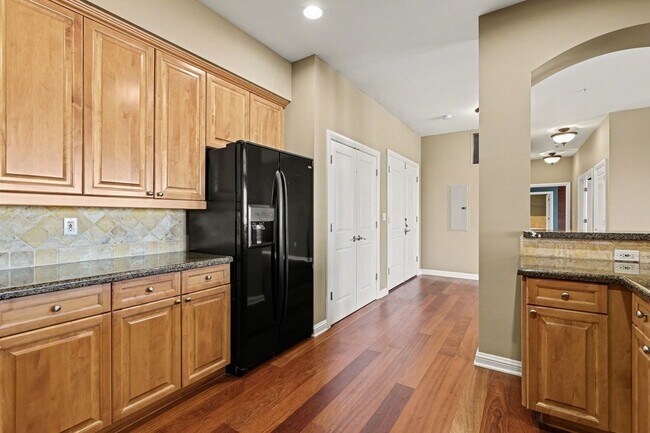 Building Photo - Location and Luxury! 2 Bedroom 2 Bathroom in Cherry Creek!