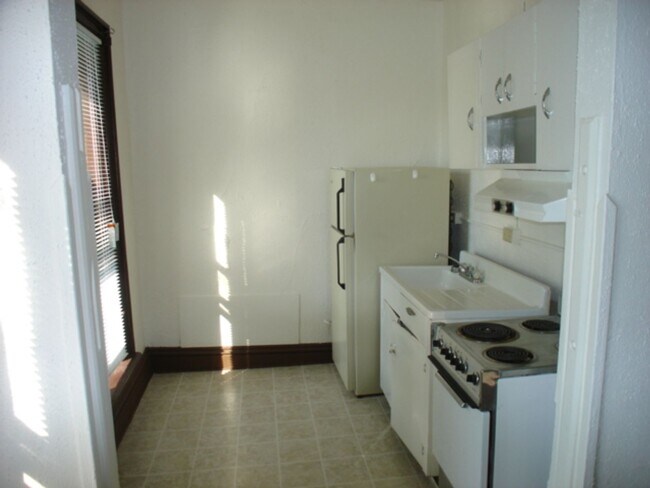 Building Photo - 209 E Mifflin St