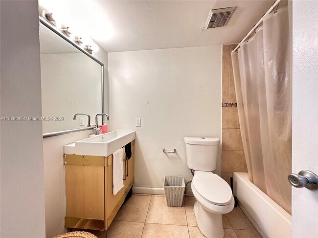 Building Photo - 1801 S Treasure Dr