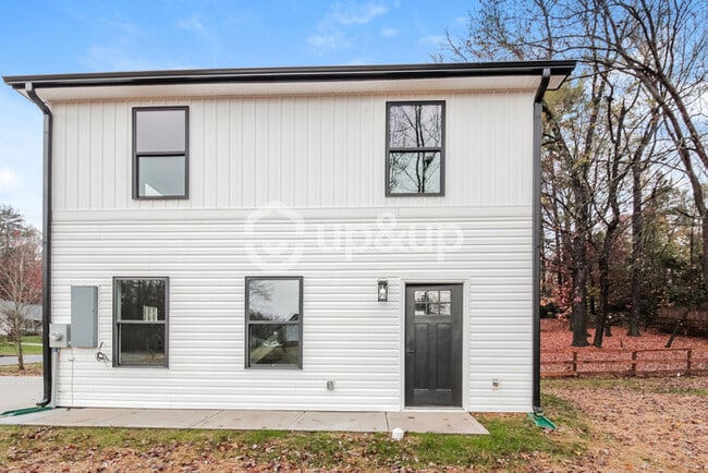 Building Photo - Fantastic 2bd/2ba home! Let yourself in!