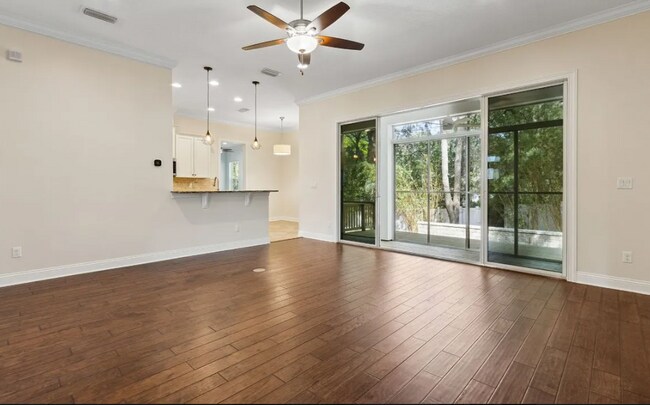 Building Photo - 4 Bed/3 Bath Coastal Beauty!
