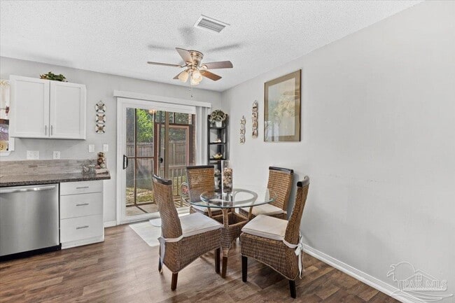 Building Photo - 3345 E Lloyd St