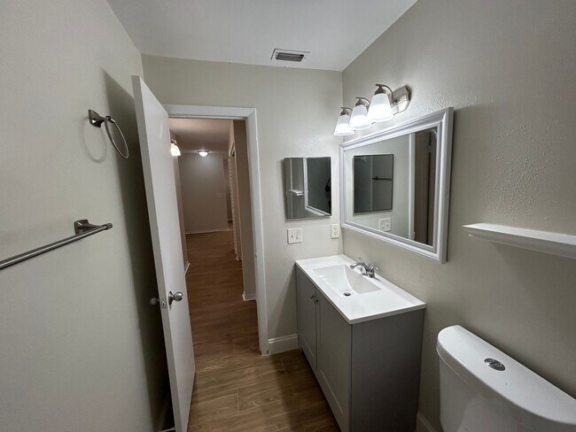 Building Photo - 2611 Antilles Dr