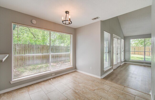 Building Photo - 13215 Bunker Hill Dr