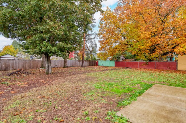 Building Photo - 3-Bedroom Home in Woodstock Neighborhood