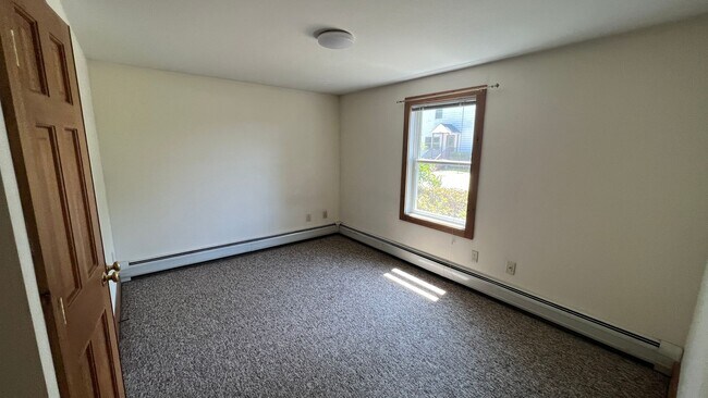 Building Photo - University Student Rental available for th...