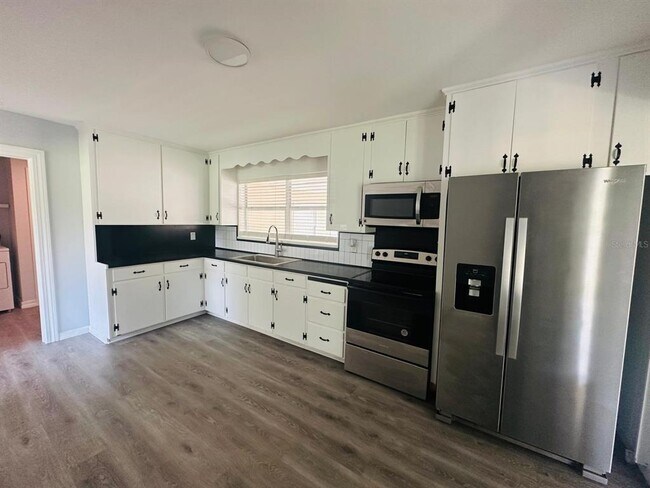 Building Photo - 408 NE 12th Ave