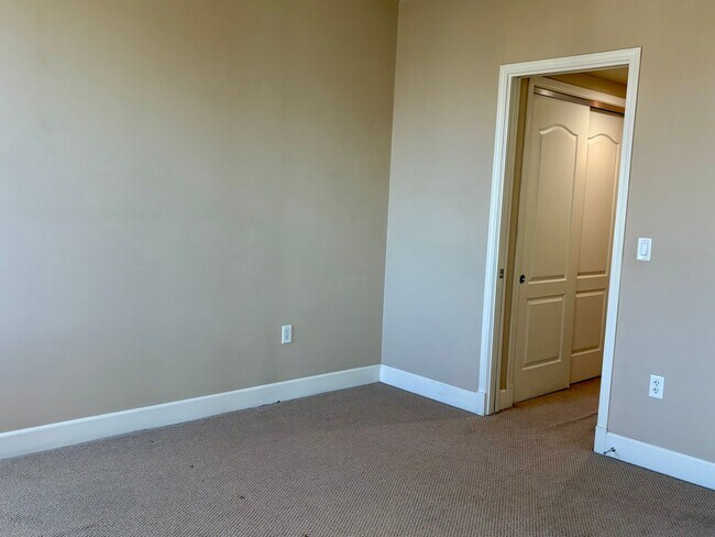 Building Photo - The Palladio 1 Bedroom