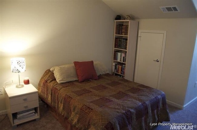 Building Photo - Cozy Condo nestled in Syrah at Natomas!