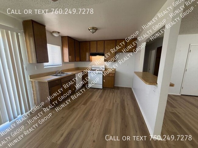 Building Photo - 15975 Calandria Way